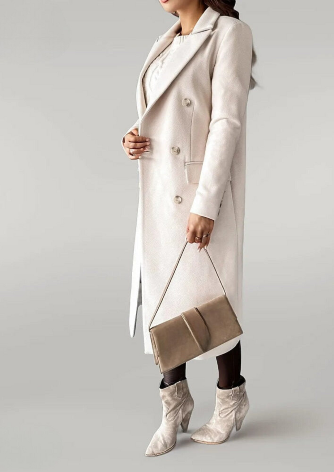 Skandinavisk dame vinterjakke, beige, minimalistisk design, varm og maskinvaskbar, stilfuldt look.