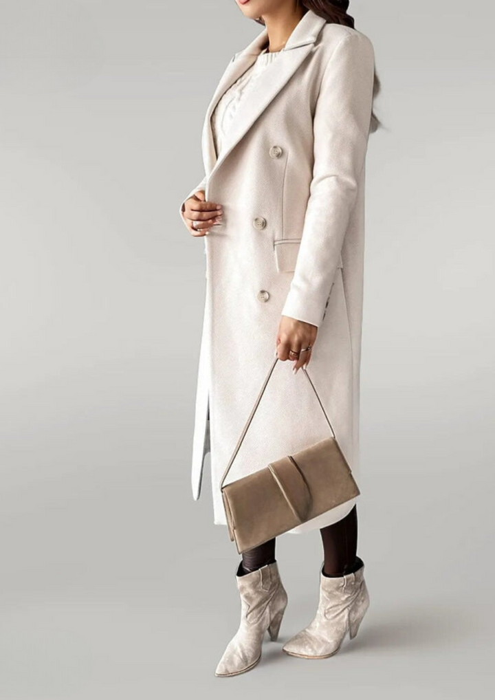 Skandinavisk dame vinterjakke, beige, minimalistisk design, varm og maskinvaskbar, stilfuldt look.