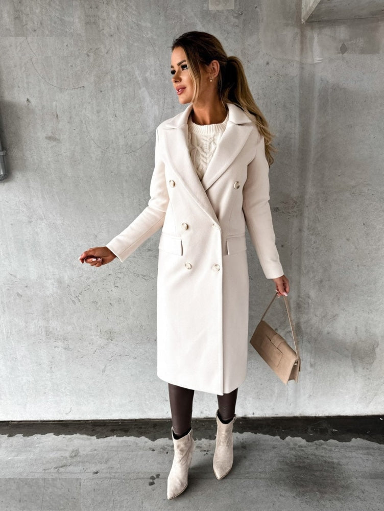 Skandinavisk dame vinterjakke, beige, minimalistisk design, varm og maskinvaskbar, stilfuldt look.