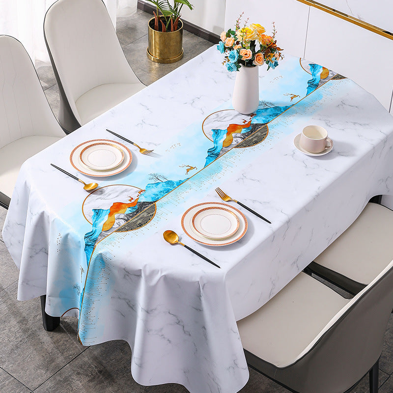 Soikea ylellinen pvc pöytäliina, elegantti muotoilu, saatavilla eri väreissä, suojaa pöytää tahroilta ja roiskeilta.