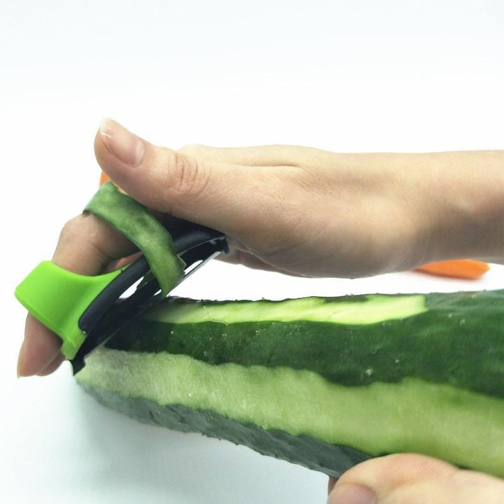 Innovativ skrællekniv med fingerdesign, orange og grøn, ergonomisk og holdbar, nem til skrælning af frugt og grøntsager, 6.5 cm.