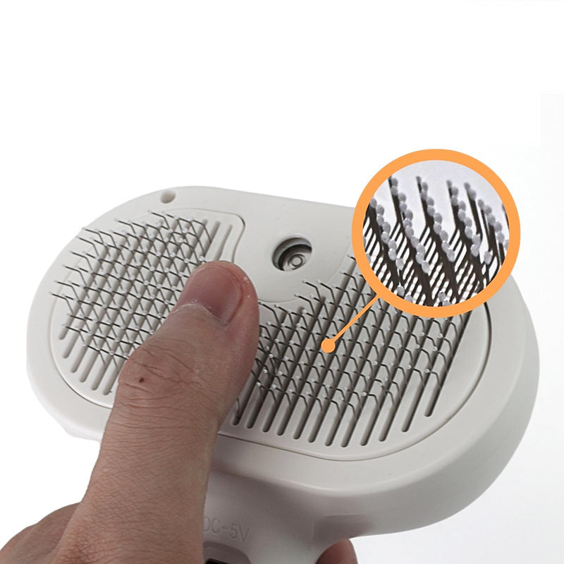 Spray-hårbørste til kæledyr, kombinerer sprayfunktion og børste. Buet kam og massagepunkter til effektiv pelspleje.