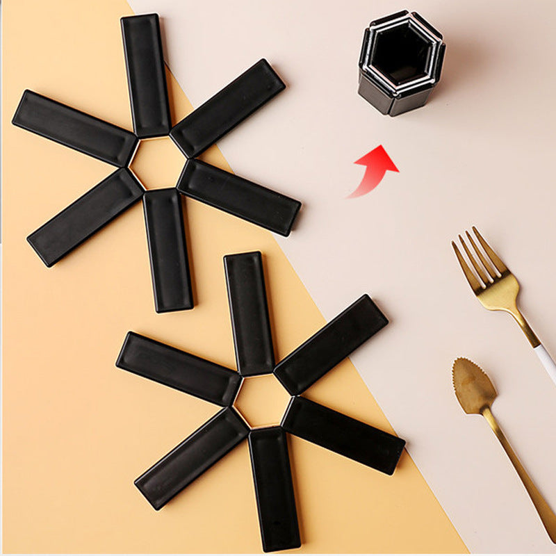 Foldbar sort varmeisolerende måtte, let ABS-materiale, pladsbesparende, beskytter effektivt hjemmets overflader.