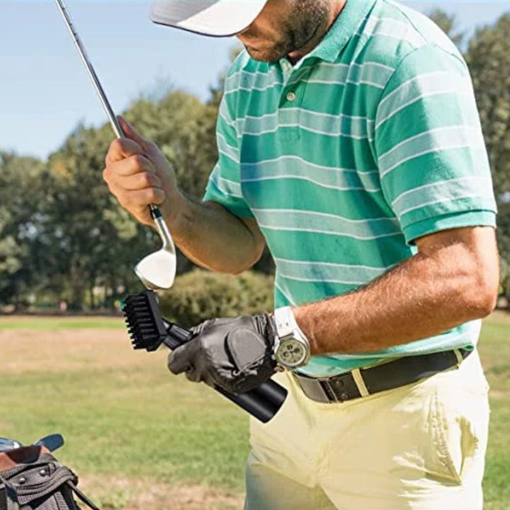 Effektiv golfkøllerensebørste med store nylonbørster og ergonomisk håndtag. Egnet til mænd og kvinder.