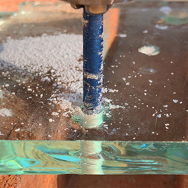 Diamantbor til tørre fliser, multifunktionelt håndværktøj, der viser en skarp diamantspids og et ergonomisk håndtag.