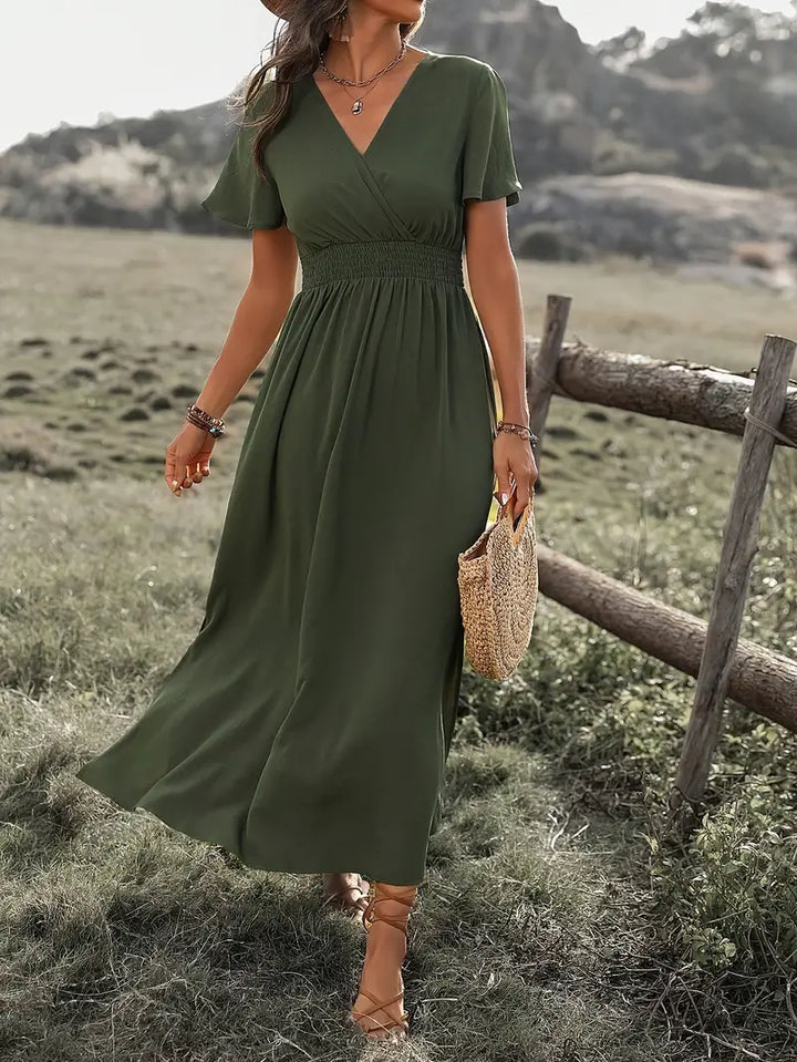 Mørkegrøn dame maxi-kjole V-udskæring, let sommerkjole, elegant og behagelig, ideel til sommerdage.