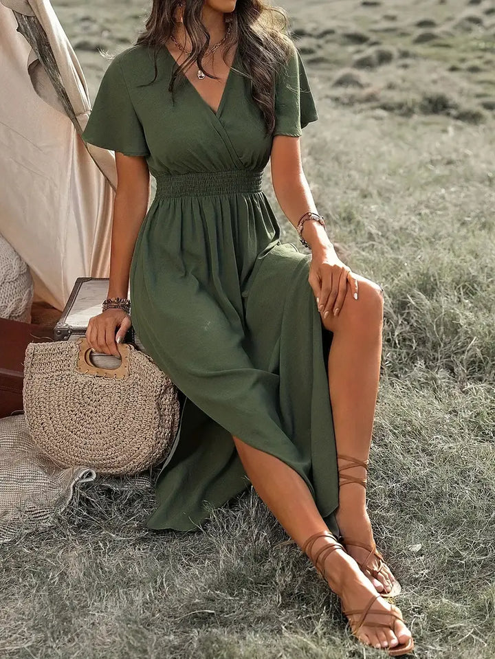 Mørkegrøn dame maxi-kjole V-udskæring, let sommerkjole, elegant og behagelig, ideel til sommerdage.