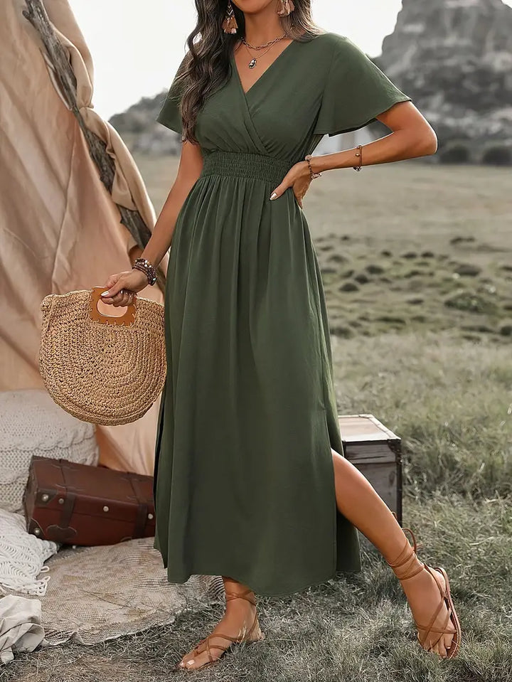 Mørkegrøn dame maxi-kjole V-udskæring, let sommerkjole, elegant og behagelig, ideel til sommerdage.