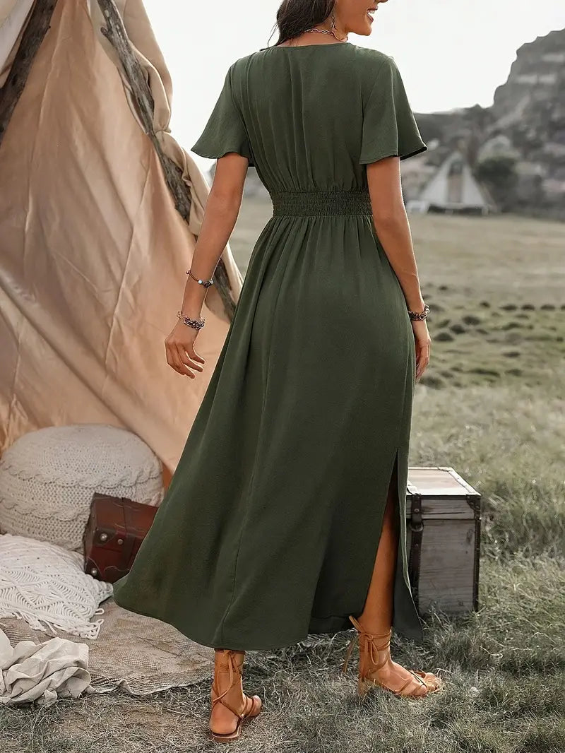 Mørkegrøn dame maxi-kjole V-udskæring, let sommerkjole, elegant og behagelig, ideel til sommerdage.