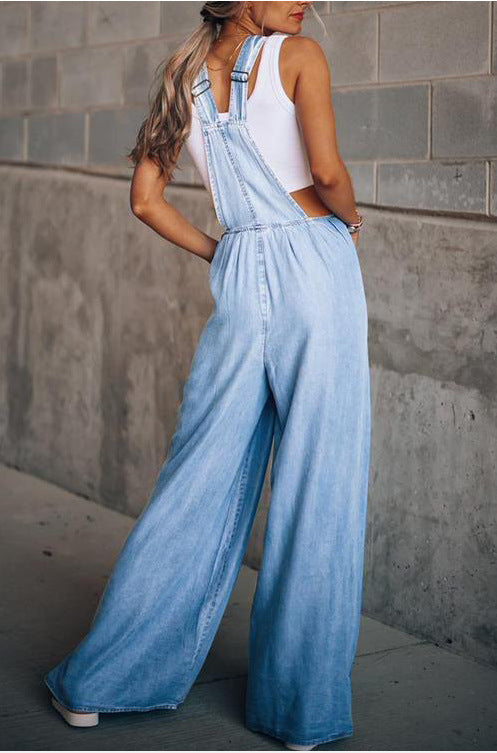Stilfuld dame denim jumpsuit, bred benmodel, justerbart bælte, moderne silhuet, behageligt materiale.
