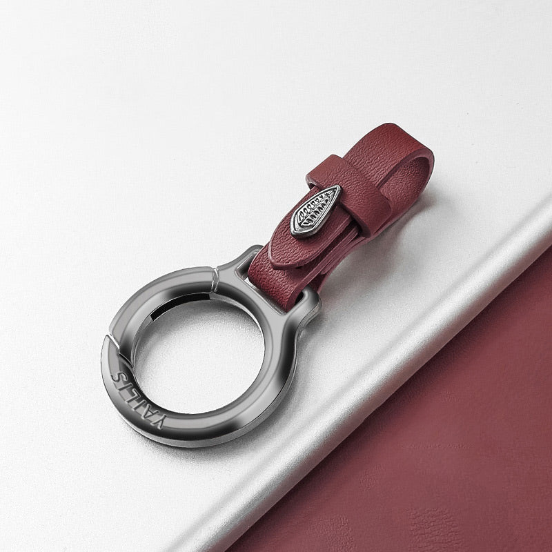 Stilfuld PU-læder nøglering, slankt design, med metalklemme, moderne og holdbart valg til bilnøgler.