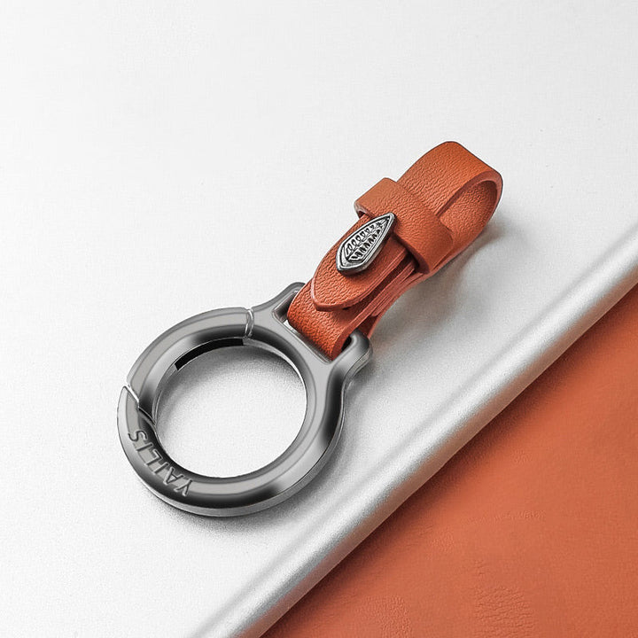 Stilfuld PU-læder nøglering, slankt design, med metalklemme, moderne og holdbart valg til bilnøgler.