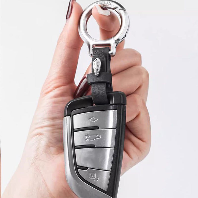 Stilfuld PU-læder nøglering, slankt design, med metalklemme, moderne og holdbart valg til bilnøgler.