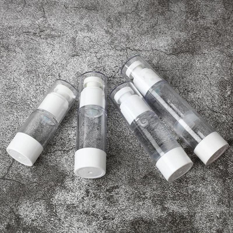 Elegant og holdbar airless pumpeflaske, transparent design, holder kosmetik hygiejnisk til rejser eller hjemme.