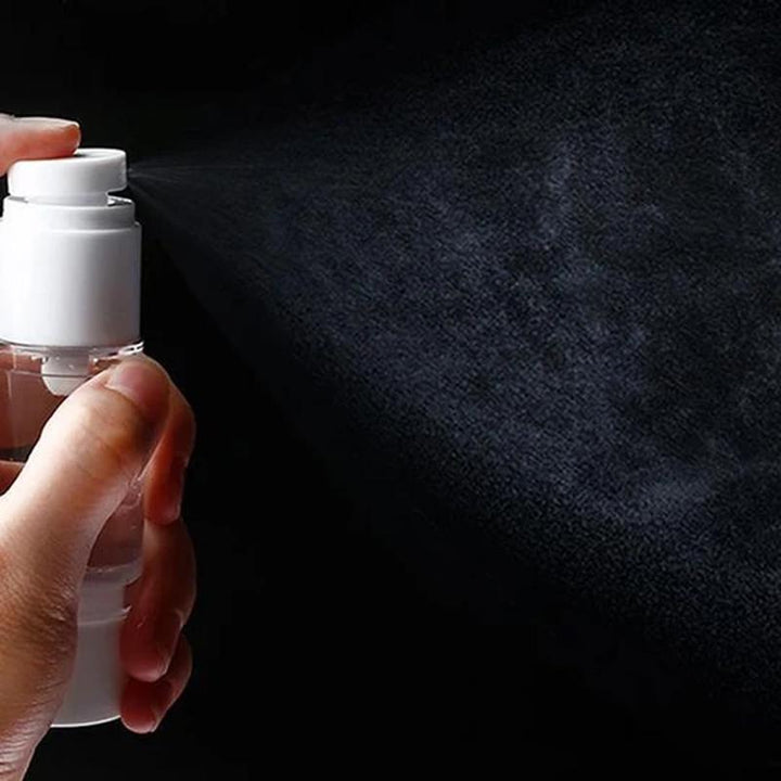 Elegant og holdbar airless pumpeflaske, transparent design, holder kosmetik hygiejnisk til rejser eller hjemme.