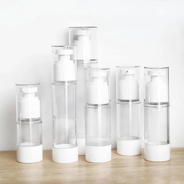 Elegant og holdbar airless pumpeflaske, transparent design, holder kosmetik hygiejnisk til rejser eller hjemme.