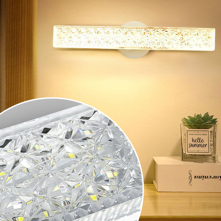 Elegant krystalformet LED-lampe, 360° drejelig, moderne design, hvid akryl, energieffektiv og klar.