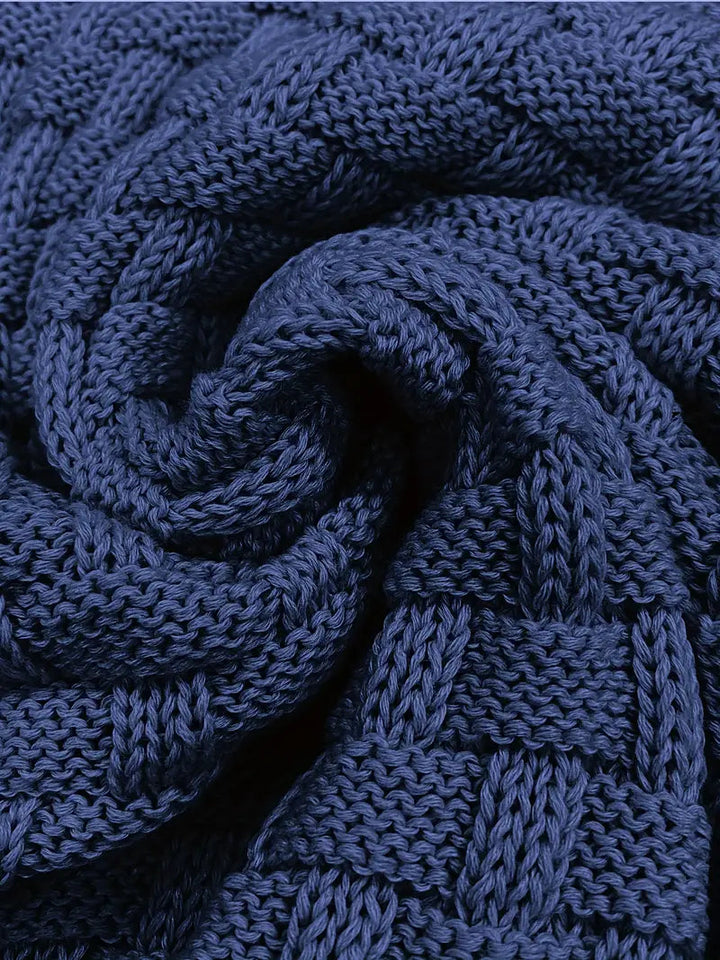"Tyylikäs miesten neulepaita etupuoli; puuvillaa, akryylia, elegantti design, neutraalit värit, lämmin ja mukava."
