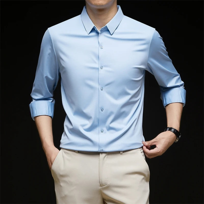 "Tyylikäs miesten rypistymätön business casual paita, yksivärinen, pitkähihainen, sopii monikäyttöisesti eri tilaisuuksiin."