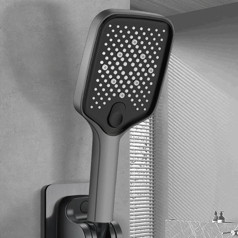 Stilfuldt multifunktionelt højtryksbrusehoved, grå-sølv design, velegnet til smart hjem og nem installation.