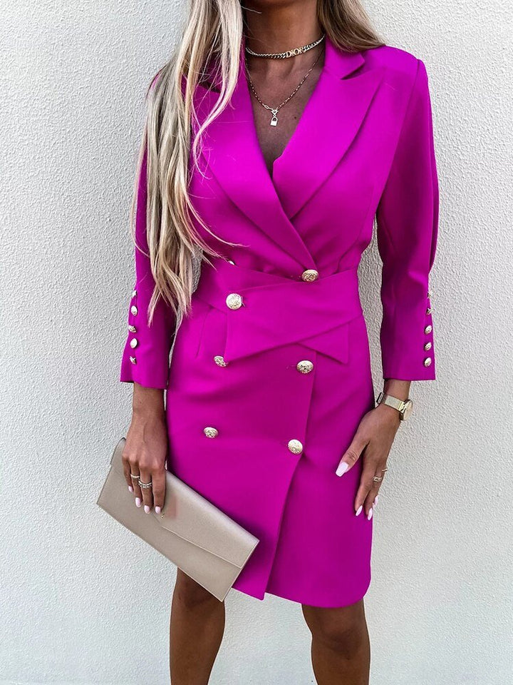 Dame blazer kjole i sort, grøn og magenta; elegant og alsidig model til forskellige lejligheder.
