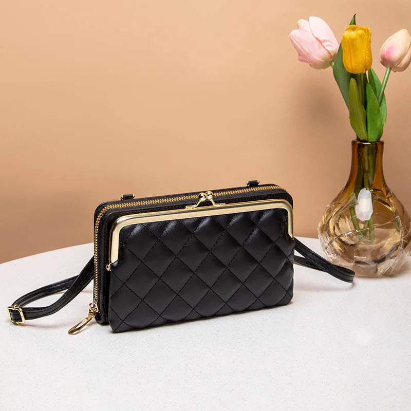 Elegant dame kompakt crossbody taske i vegansk læder i sort, med justerbar skulderrem og flere rum.