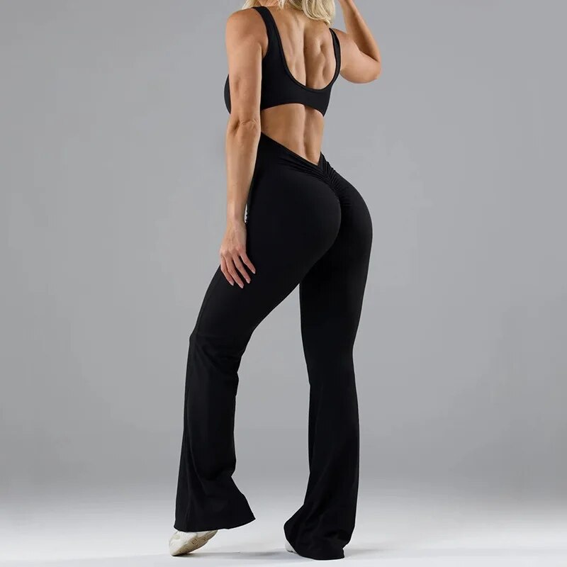 Elegant dame jumpsuit til aftenarrangementer, åben ryg, lang slank silhuet, tilgængelig i klassiske farver.