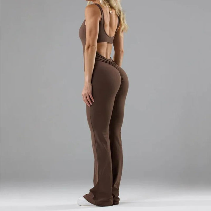 Elegant dame jumpsuit til aftenarrangementer, åben ryg, lang slank silhuet, tilgængelig i klassiske farver.