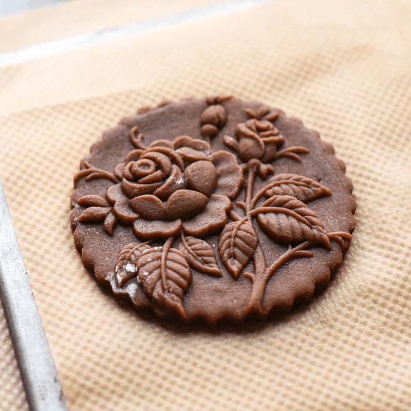 Elegant træbageform, smukt mønster, bøgetræ, linoliefinish, perfekt til småkagebagning.