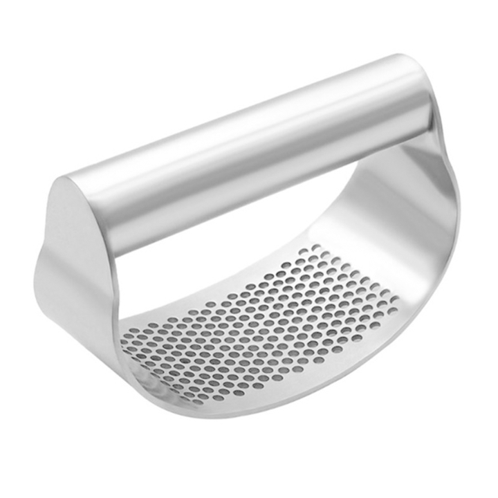 Stilfuld hvidløgspresser i rustfrit stål med buet ergonomisk design til køkkenet, effektiv og holdbar.