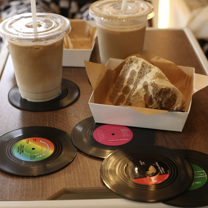 Stilfulde vinylplade glasunderlag, der bringer vintage-stil, 10,5 cm diameter, ABS og silikone, beskytter og dekorerer.