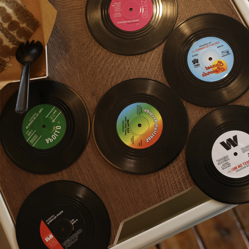 Stilfulde vinylplade glasunderlag, der bringer vintage-stil, 10,5 cm diameter, ABS og silikone, beskytter og dekorerer.