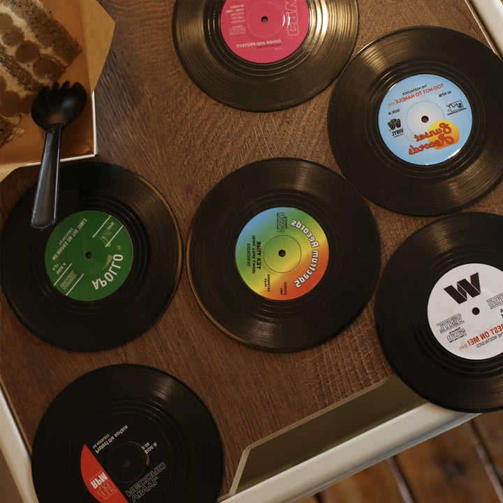 Stilfulde vinylplade glasunderlag, der bringer vintage-stil, 10,5 cm diameter, ABS og silikone, beskytter og dekorerer.