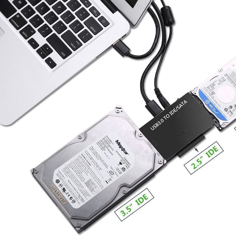 USB 3.0 IDE & SATA konverter til harddisk, tilsluttet med kabel, muliggør effektiv dataoverførsel til computer.