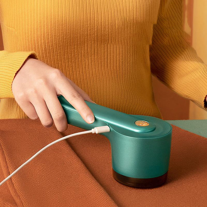 Genopladelig Stofpillefjer med USB i grøn, stilfuldt design, ABS-materiale, effektivt seksblads-system.
