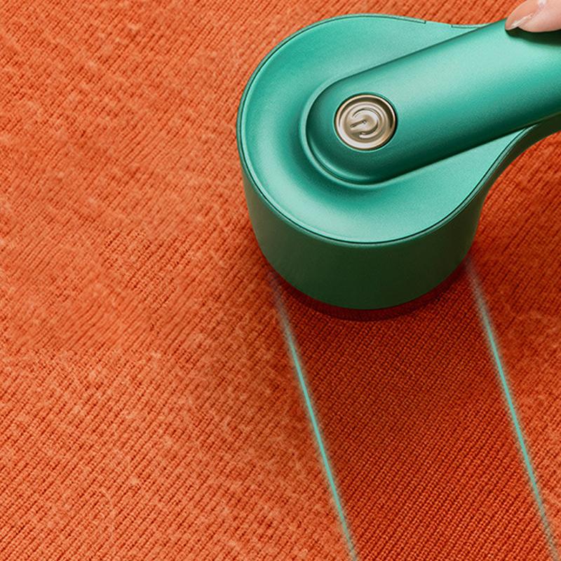 Genopladelig Stofpillefjer med USB i grøn, stilfuldt design, ABS-materiale, effektivt seksblads-system.