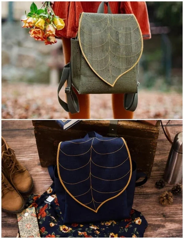 Unisex rygsæk i lærred med bladprint, blå og armygrønne nuancer, vandafvisende, justerbare stropper, moderne magnetlukning.