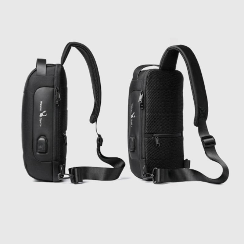 Unisex vandtæt motorcykel brysttaske med USB-port, sort Oxford-stof og flere lommer, stilfuldt design.