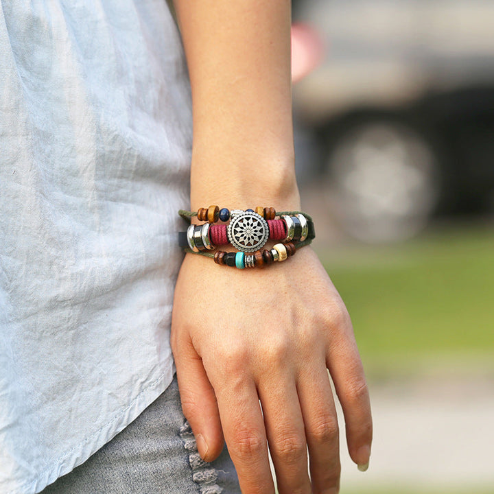 Unisex vintage læderarmbånd, justerbart, sort læder, antikke sølvdetaljer, retrostil, unisex tilbehør.