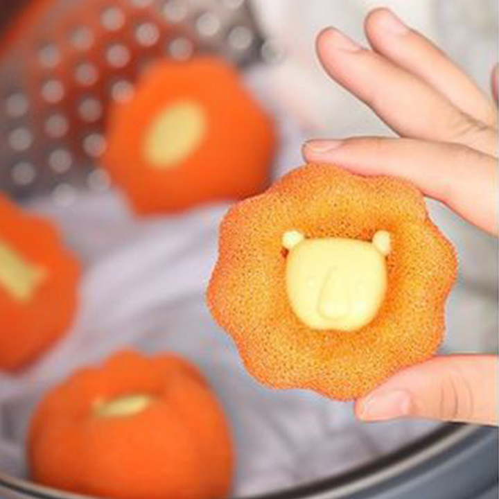 Genanvendelig hår- og fnidfanger til vaskemaskinen, orange og blå, fjerner hår og fnug under vask.