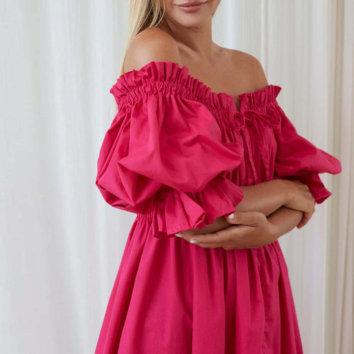 Lyserød dame legesyg mini kjole, off-shoulder design, pufærmer, elastisk talje, sommerkjole.