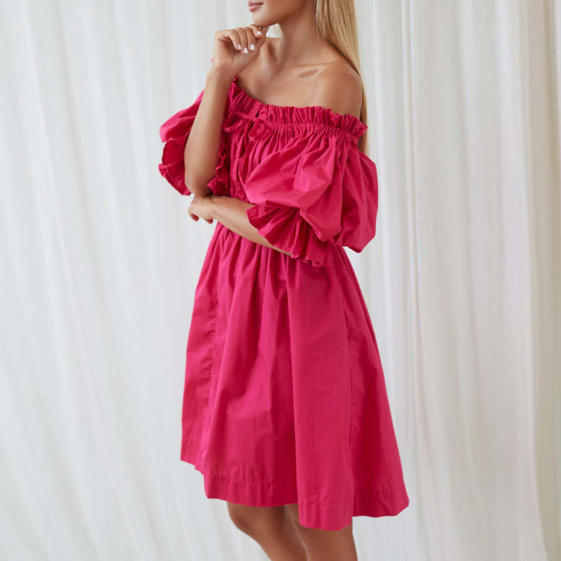 Lyserød dame legesyg mini kjole, off-shoulder design, pufærmer, elastisk talje, sommerkjole.