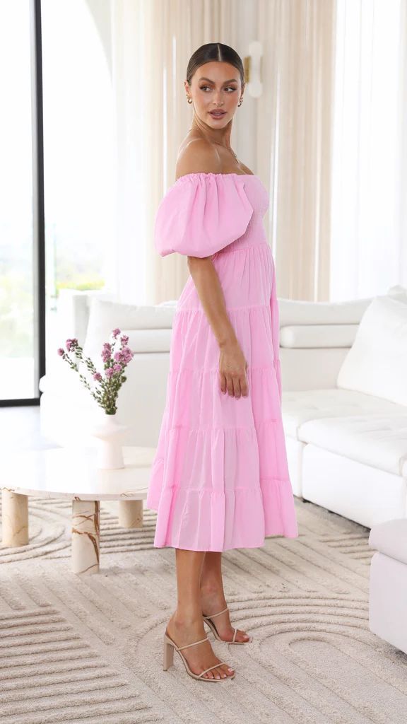 Damekjole off-shoulder midi med flæser, lyserød, feminin pasform, perfekt til fester eller aftener, fremhæver linjer