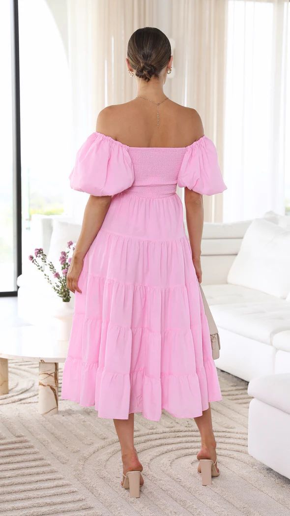 Damekjole off-shoulder midi med flæser, lyserød, feminin pasform, perfekt til fester eller aftener, fremhæver linjer