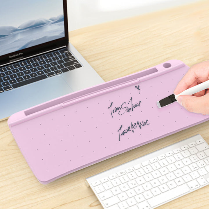 Pink tavle organiser til skrivebord, slankt design, indbygget opbevaring og penne inkluderet.
