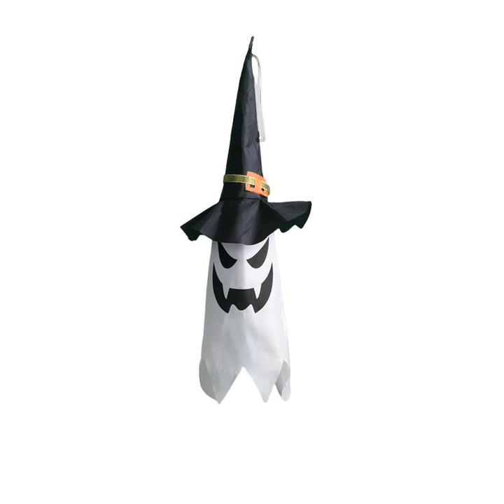 "Valaistu Halloween noitahattu ulkokäyttöön, ripustettuna pimeässä, luo mysteerisen tunnelman puutarhaan tai terassille."