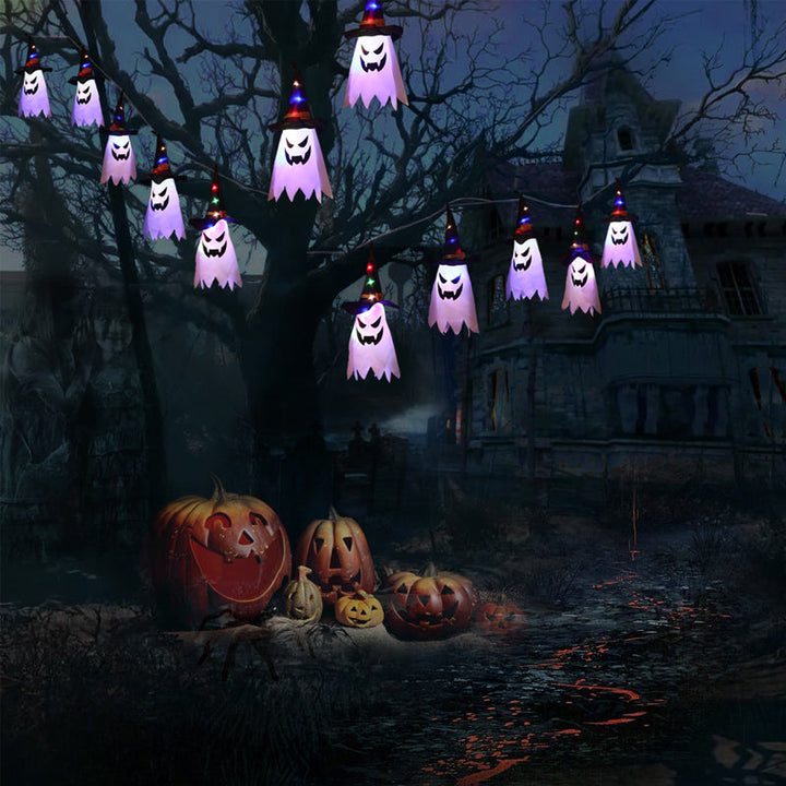 "Valaistu Halloween noitahattu ulkokäyttöön, ripustettuna pimeässä, luo mysteerisen tunnelman puutarhaan tai terassille."