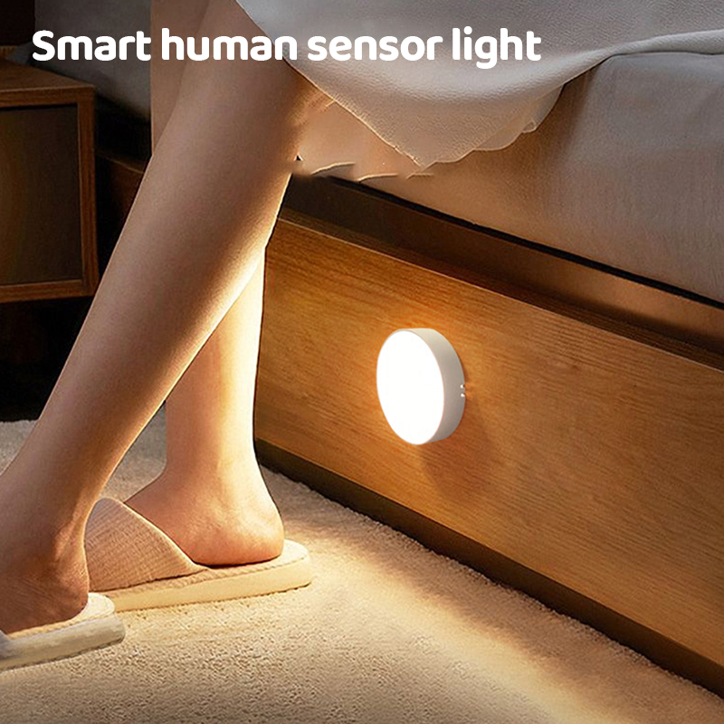 Hvid LED smart sensorlampe, elegant design, varmt lys, USB-opladelig, alsidig montering.