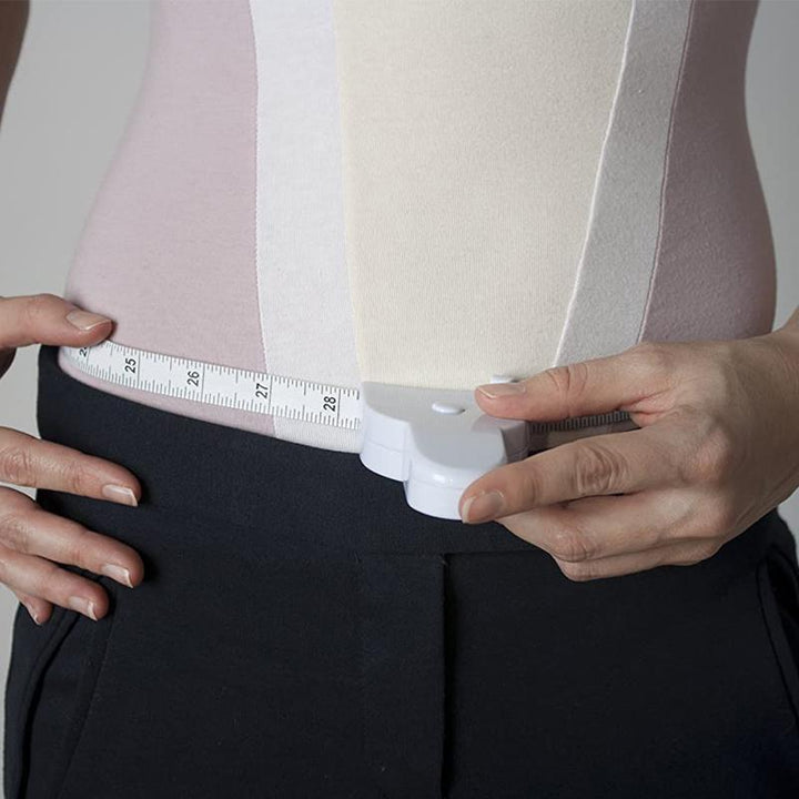 Hvidt automatisk kropsmålebånd, moderne og praktisk design, maksimal måling 150 cm, til præcise målinger