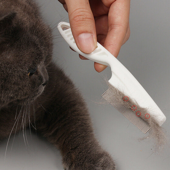 Hvid ergonomisk kæledyrskam med afrundede tænder, sikkert og effektivt pelsplejeværktøj.
